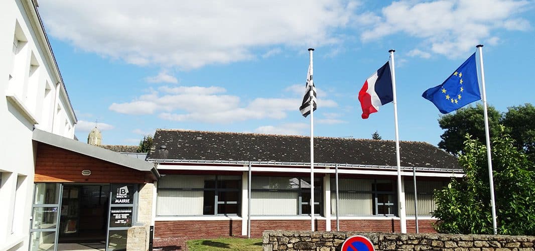 photo représentant la façade extérieure de la mairie de Brec'h