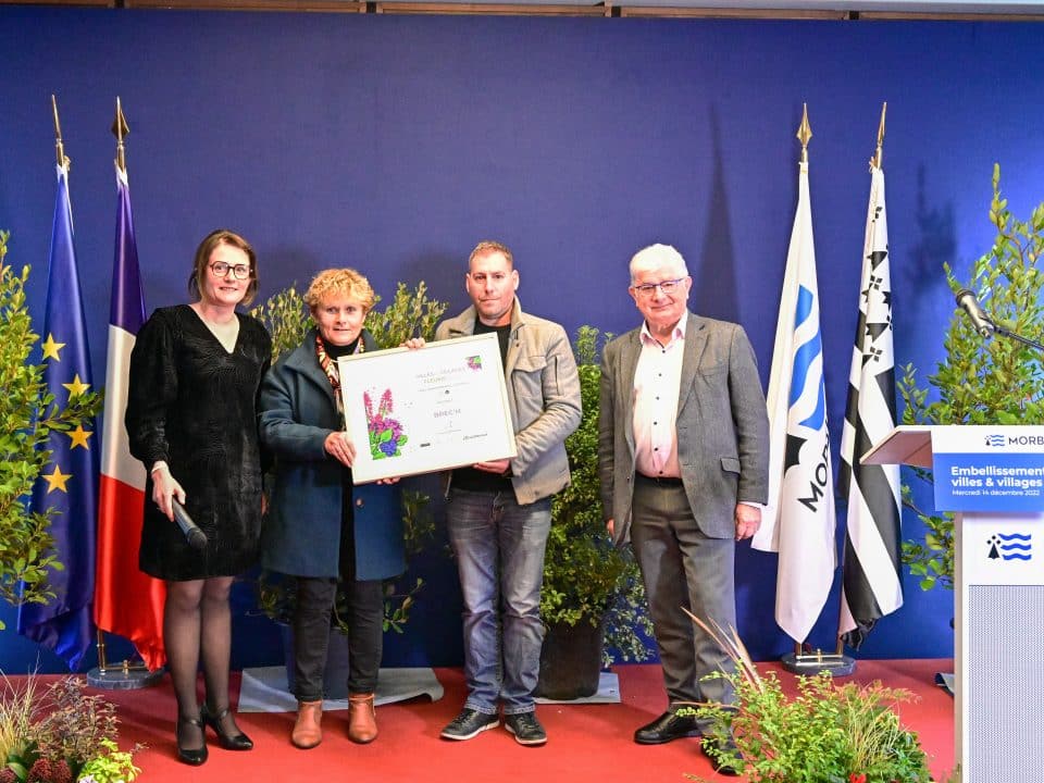 Remise des prix Villes et Villages Fleuris à la Ville de Brec'h, au conseil départemental du Morbihan.
