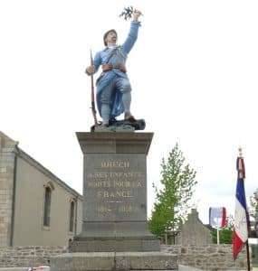 Monument aux morts de Brec'h, situé place Simone Veil dans le bourg de Brec'h.