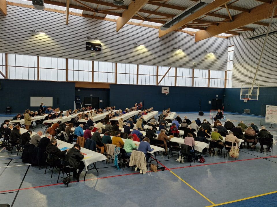 Les participants de la grande dictée réunis au complexe sportif
