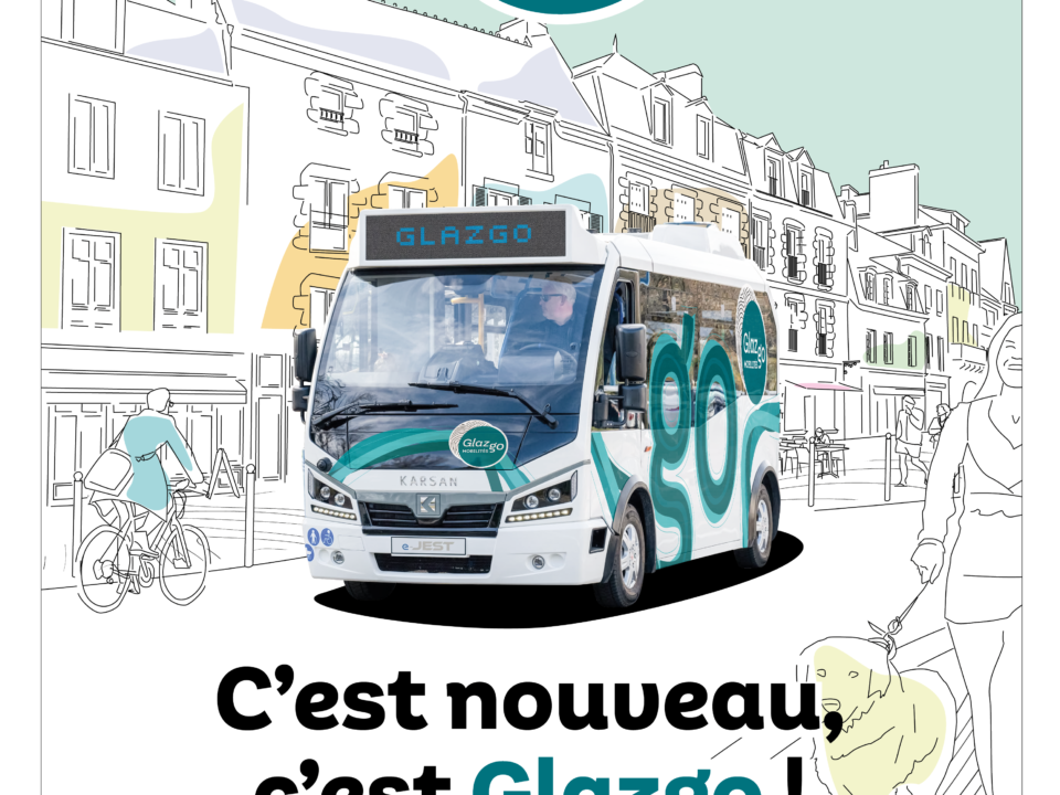 Visuel du nouveau service lancé par AQTA, Glazgo mobilités qui représente u, bus au couleurs verte et bleu du nouveau logo